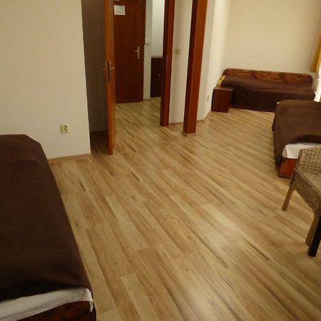 Vazinka Hotel Madunice ภายนอก รูปภาพ