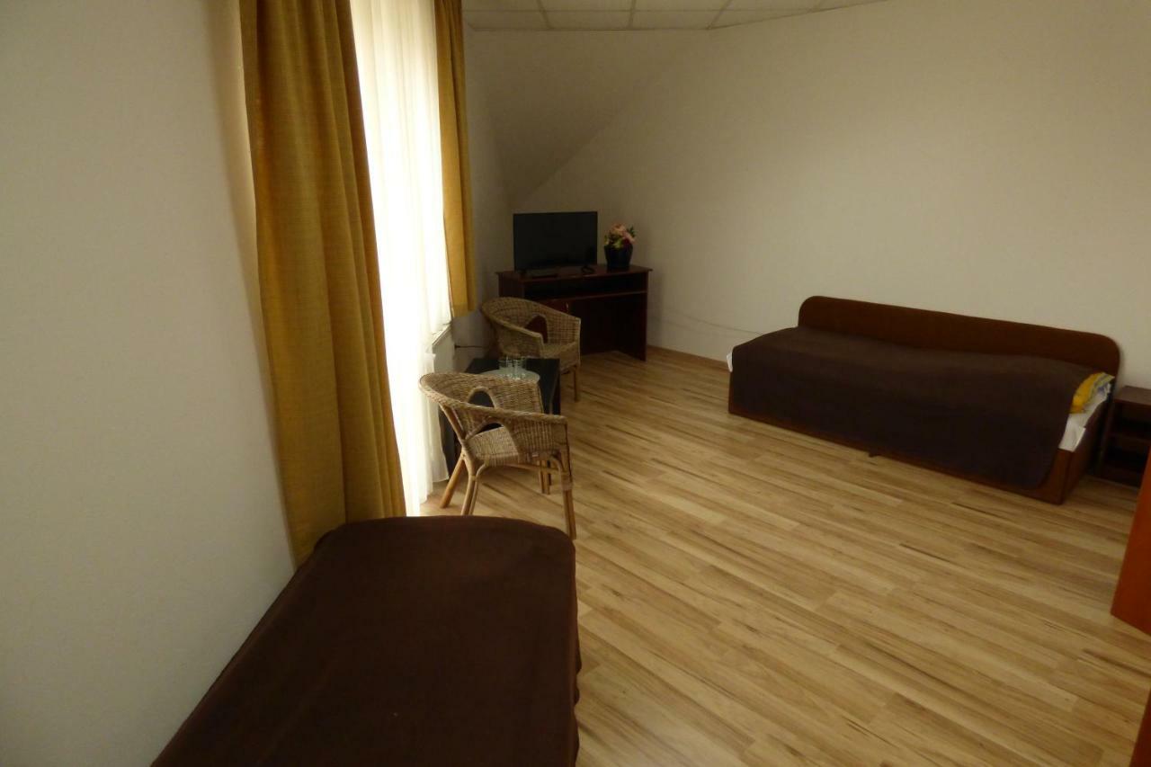 Vazinka Hotel Madunice ภายนอก รูปภาพ